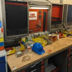 Range outils FACOM. 81 x 180 x 15 cm. Localisation : Canada atelier