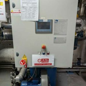 2 générateurs de vapeur de marque BABCOCK WANSON modèle VAP600R. Puissance 419 KW. Production 600 KG/heure. Débit pompe 660 L/heure. Combustible gaz naturel. Année 2018. On y joint une cuve à eau 1000 litres sur châssis. Localisation : Canada chaufferie