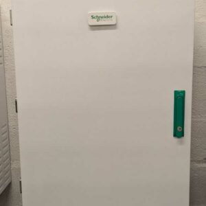 Onduleur 100 KVA de marque SCHNEIDER ELECTRIC modèle Galaxy VS. Vendu avec armoire By-pass et batteries. Localisation : Canada rdc bas