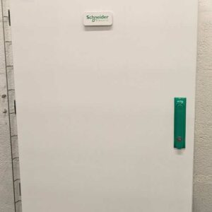 Onduleur 100 KVA de marque SCHNEIDER ELECTRIC modèle Galaxy VS. Vendu avec armoire By-pass et batteries. Localisation : Canada rdc bas