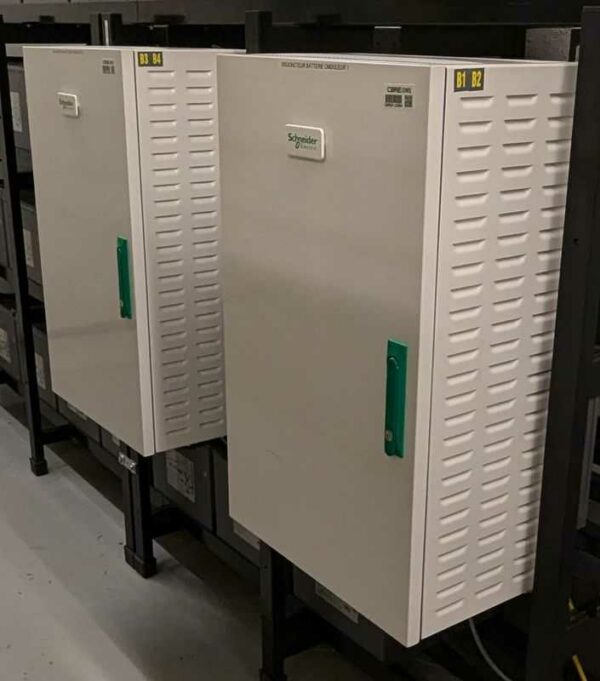 Onduleur 15 KVA de marque SCHNEIDER ELECTRIC modèle Upsilon STS. Localisation : Canada rdc bas
