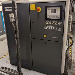 Compresseur d'air de marque ATLAS COPCO modèle GA22FF. 10 bar. Année 2002. Localisation : Canada rdc bas