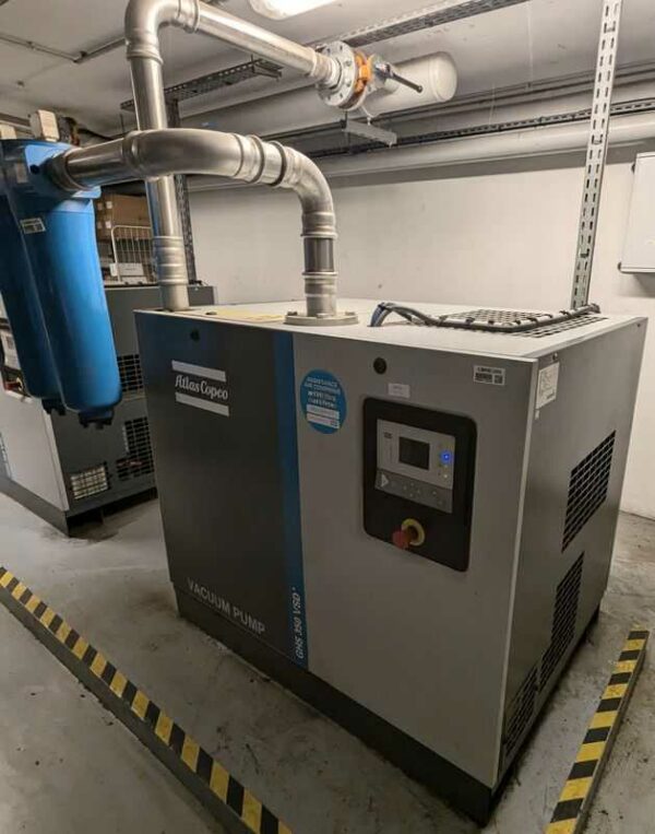 Pompe à vide de marque ATLAS COPCO modèle GHS 350 VSD+. Année 2018. Localisation : Canada rdc bas