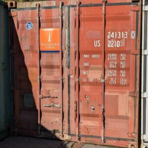 Container capacité 30 tonnes en acier laqué rouge. 260 x 600 x 245 cm. Ref 241 313. Localisation : 5 avenue du Canada, 91940 Les Ulis
