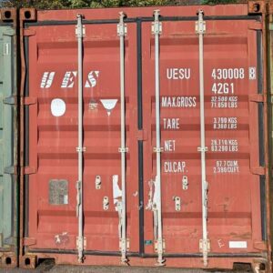Container capacité 32,5 tonnes en acier laqué  rouge. 260 x 1220 x 245 cm. Ref 430 008. Localisation : 5 avenue du Canada, 91940 Les Ulis