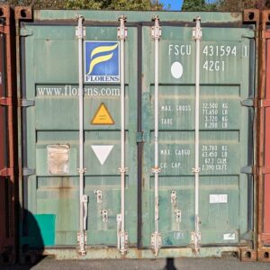 Container capacité 32,5 tonnes en acier laqué  vert. 260 x 1220 x 245 cm. Ref 431 594. Localisation : 5 avenue du Canada, 91940 Les Ulis