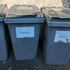 10 poubelles de ville. 108 x 62 x 85 cm. Localisation : Canada extérieur – Image 2