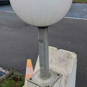 Lampadaire d'extérieur.(petit). 42 unités. Vendu avec faculté de réunion. Localisation : extérieur