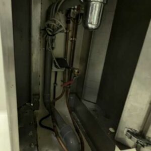 Lave main en inox de marque PIEL electronics avec distributeur de savon et mitigeur, poubelle et placard miroir. 220 x 42 x 56 cm. 3 unités. Vendu avec faculté de réunion. Localisation : labo – Image 4
