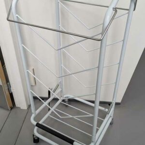 Support à poubelles en acier laqué blanc 96 x 46 x 40 cm. 4 unités. Vendu avec faculté de réunion. Localisation : labo 1L4