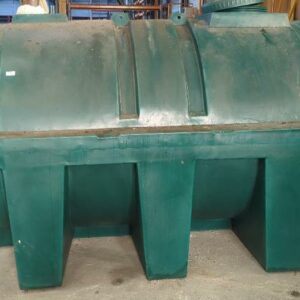 cuve en plastique vert capacité 4000 litres.