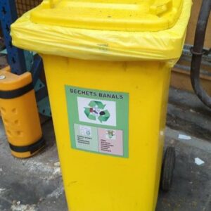 Poubelle de marque de marque Engels en plastique jaune ou vert. 230 unités