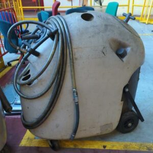 Aspirateur industriel de marque Sofraper modèle Vacmatik 660. 2 unités vendues à l'unité avec faculté de réunion
