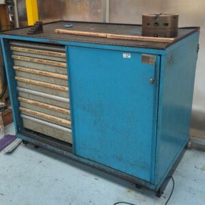 Armoire d'atelier ouvrant à 2 portes coulissantes. 110 x 143 x 100 cm – Image 2