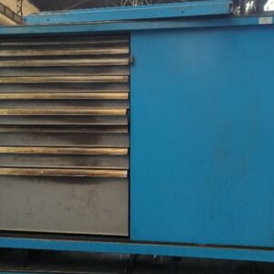 Etabli de marque lista ouvrant par 2 portes coulissantes sur 12 tiroirs. 113 x 143 x 80 cm. transportable par transpalette.
