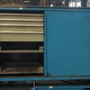 Etabli de marque Lista ouvrant par 2 portes coulissantes sur 13 tiroirs. 113 x 143 x 80 cm.. Transportable par transpalette.
