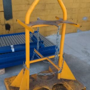 Porte bouteilles ou cylindres avec amarrage et accès fourches chariots