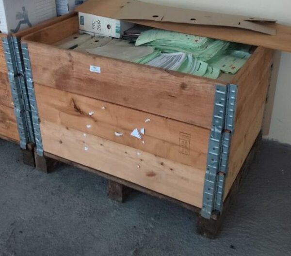 Caisse palette empilable x 3. Dimension totale : 73 x 100 x 80 cm. 3 unités vendues à l'unité avec faculté de réunion