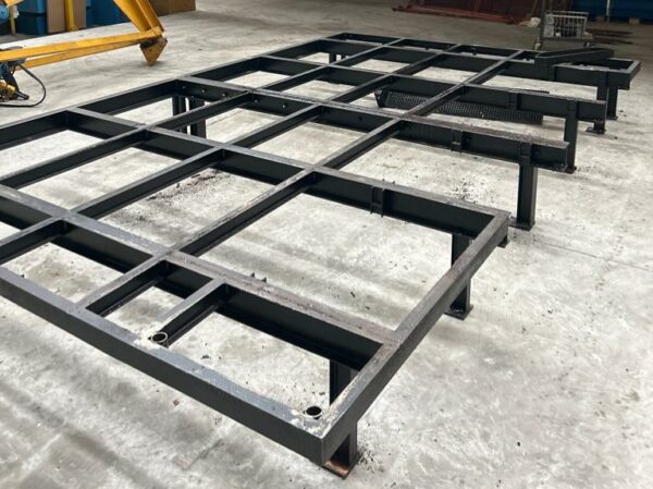 Ratelier métallique horizontal pour pièces usinage. 54 x 500 x 300 cm