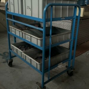 Chariot 3 plateaux de marque Eurokraft. Charge max 200 kg. 110 x 90 x 60 cm