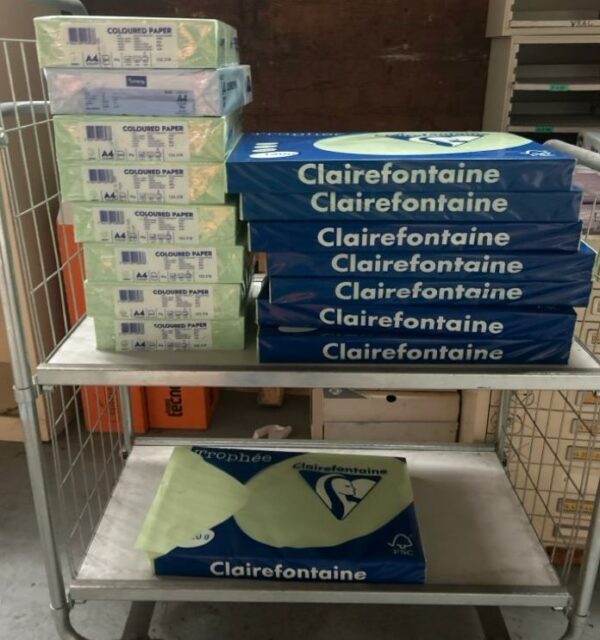 Lot de 34 paquets papiers colorés de 500 feuilles A4 210x297 Lyreco ou Clairefontaine  vert saumon ivoire violet et lot 8 paquets 250  papiers A3 couleur jade