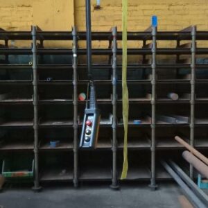 Etagères en acier pour petits cylindres. 207 x 500 x 111 cm