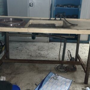 Table métallique sur plateau PVC avec cuve. 82 x 200 x 75 cm (mezza) – Image 2