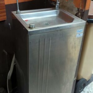 Lave main de marque Mistral. (mezza)