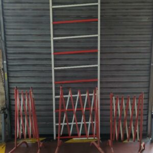 4 barrieres de sécurité repliables rouges et blanches ( bat 30)
