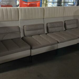 Canapé à haut dossier de marque Allermuir en 4 éléments en simili cuir gris et feutrine beige, coussins d'assise et de dossier en simili cuir couleur taupe. 119 x 350 x 75 cm. Localisation : 8 rue de la Fossé aux Leux 91700 Ste Geneviève des Bois