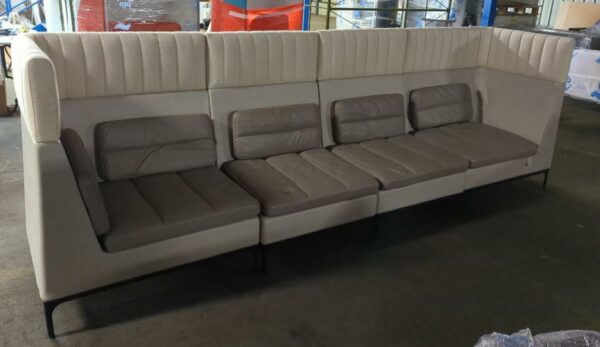 Canapé à haut dossier de marque Allermuir en 4 éléments en simili cuir gris et feutrine beige, coussins d'assise et de dossier en simili cuir couleur taupe. 119 x 350 x 75 cm. Localisation : 8 rue de la Fossé aux Leux 91700 Ste Geneviève des Bois