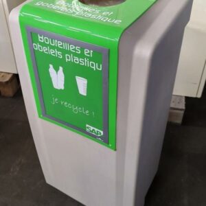 Poubelle sur roulettes avec bac amovible de marque Green Office modèle Easycollect. Divers modèles dont canette, papier, autres déchets, bouteille. 73 unités vendues avec faculté de réunion. Localisation : 8 rue de la Fossé aux Leux 91700 Ste Geneviève des Bois – Image 4