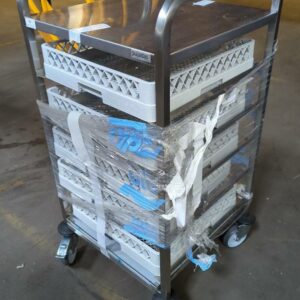 Chariot à paniers en inox de marque Pujadas avec 5 paniers à vaisselle en nylon. 117 x  57 x 57 cm. 15 unités vendues avec faculté de réunion. Localisation : 8 rue de la Fossé aux Leux 91700 Ste Geneviève des Bois