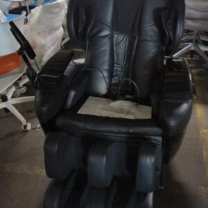 Fauteuil de massage de marque Brainlight modèle Shiatsu 3D Float Plus (non fonctionnel, 2 câbles à ressouder). 120 x 100 x 120 cm. Localisation : 8 rue de la Fossé aux Leux 91700 Ste Geneviève des Bois