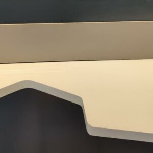 Cabine acoustique 1 personne de marque Clestra comprenant une tablette une prise RJ45 et une prise USB. on y joint un tabouret de marque Matéria en métal chromé et simili cuir jaune. 237 x 110 x 110 cm. 2 unités vendues avec faculté de réunion. Localisation : 9 avenue Percier 75008 Paris – Image 4