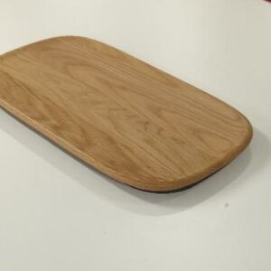 Table haute de marque Bene avec trappe technique masquée par un couvercle en bois, plateau rectangulaire à bords arrondis en bois blanc, piètement en bois et métal. 107 x 180 x 100 cm. Localisation : 9 avenue Percier 75008 Paris – Image 2