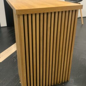 Meuble bar en bois type chêne naturel. 90 x 230 x 60 cm. Localisation : 9 avenue Percier 75008 Paris – Image 2