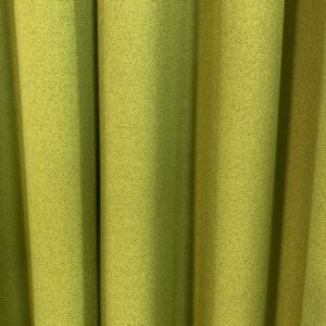 Rideau vert occultant en tissu épais de 3,3 m de longueur. 2 unités vendues avec faculté de réunion. Localisation : 9 avenue Percier 75008 Paris – Image 2