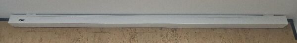 Ecran de projection de marque Oray largeur 280 cm. Localisation : 9 avenue Percier 75008 Paris
