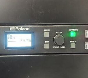 Switch 6 canaux HD video de marque Roland modèle XS-62S et table de mixage avec écran de marque ATEM modèle Mini Pro ISO. Localisation : 9 avenue Percier 75008 Paris