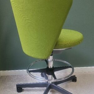 Chaise pivotante ajustable sur roulettes design Pearson Lloyd modèle Bay édition Bene en tissu vert pomme. 6 unités vendues avec faculté de réunion. Localisation : 9 avenue Percier 75008 Paris – Image 2