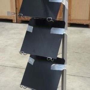 Présentoir à brochures de marque Planorga en métal et plastique noir à 5 compartiments. 184 x 40 x 60 cm. Localisation : 17 rue Angiboust 91460 Marcoussis