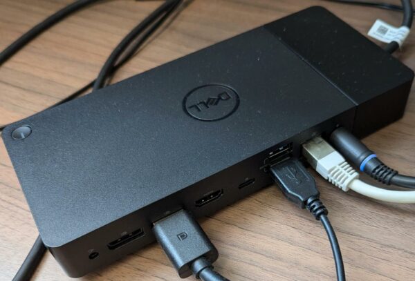 Dock Station de marque Dell modèle WD19. 230 unités vendues avec faculté de réunion.