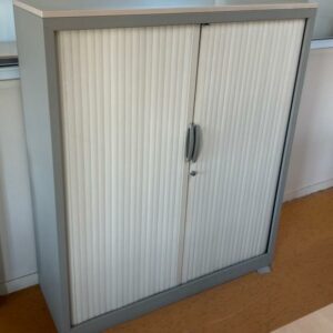 Armoire métallique à rideau coulissant 
140x120x43