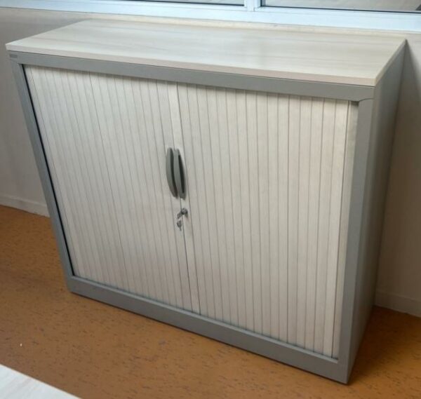 Armoire métallique à rideau coulissant gris/gris/
120x120x43
