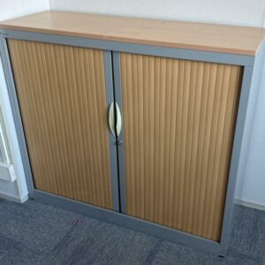 Armoire métallique à rideau coulissant gris/gris/hetre
104x120x43