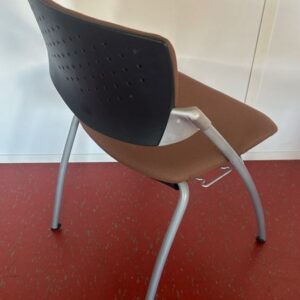 Chaises visiteurs 4 pieds tissu
 Marron/gris – Image 2