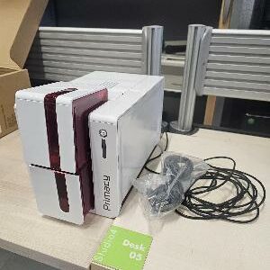 Imprimante à badges et cartes de marque Evolis modèle Expert type PM1H0000RS vendue complète avec son alimentation. 41 unités. Vendu à l'unité avec faculté de réunion. Localisation : 10 rue du Ballon 93160 Noisy le Grand