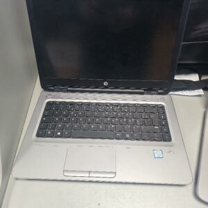 Lot de 3 PC portables dont deux HP probook 650 G2 corps i5 et un Lenovo T61  Intel Centrino. On y joint une sacoche de transport. Vendus sans alimentation. – Image 2