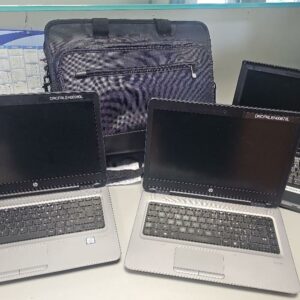 Lot de 3 PC portables dont deux HP probook 650 G2 corps i5 et un Lenovo T61  Intel Centrino. On y joint une sacoche de transport. Vendus sans alimentation.